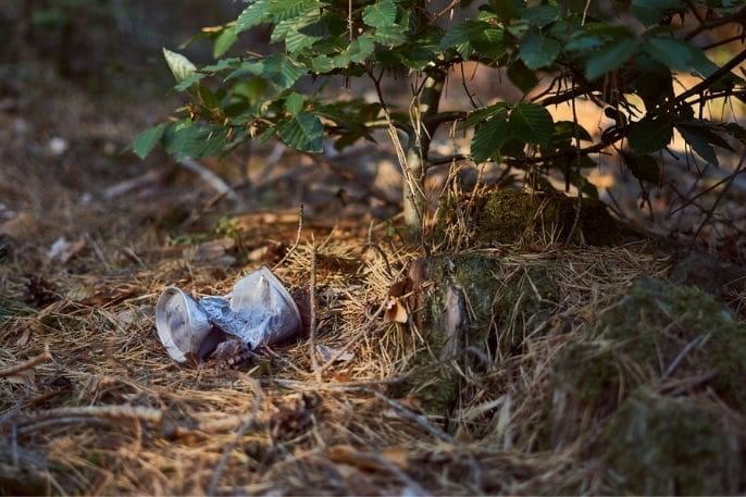 cosas que dañan la naturaleza cuando practicas senderismo